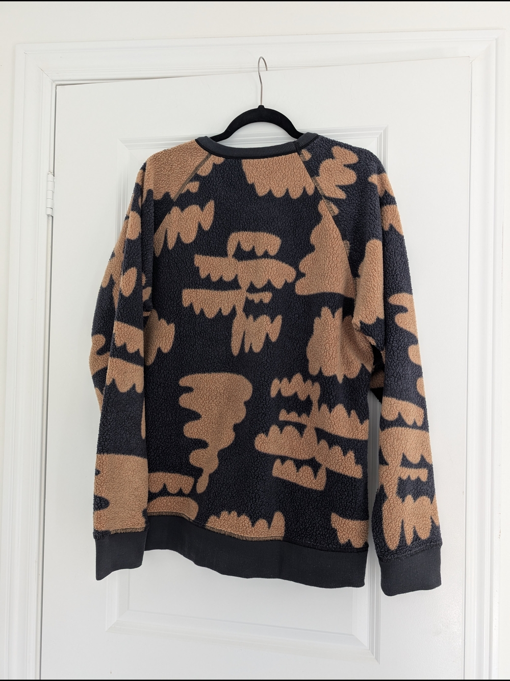 Patagonia Men's Black and Tan Fleece Crewneck Sweatshirt (Reversible!) - Picture 2 of 4